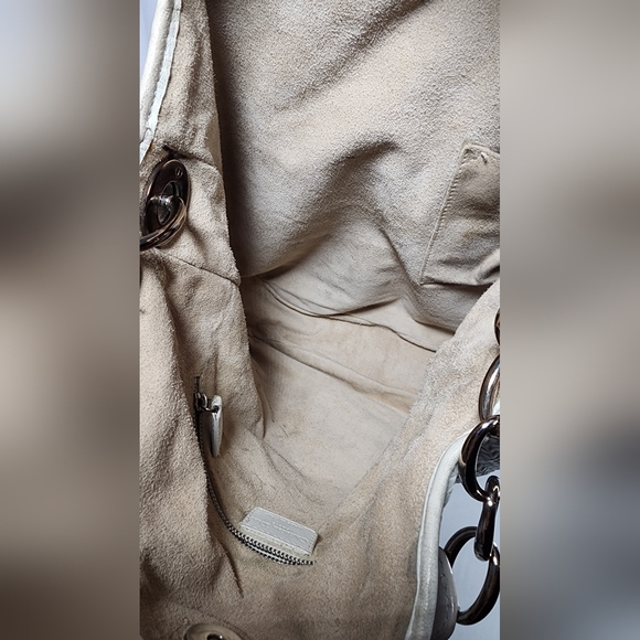 Christian Dior shoulder hobo. Ext shows signs of wear. Suede int nds cleaning - Picture 9 of 16